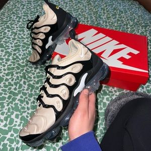 Nike VaporMax BRAND NEW, NEVER WORN!! Bought them in a 7 men’s so 9 in women’s